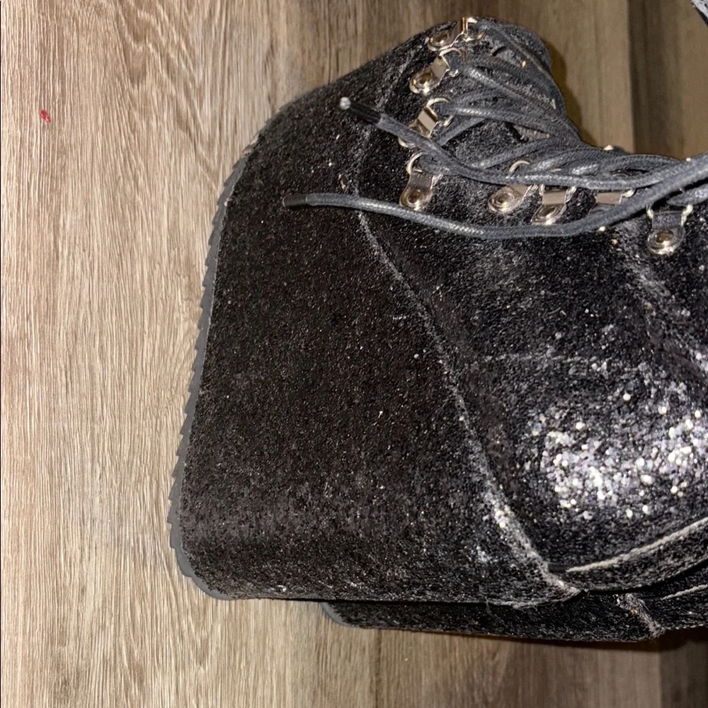 SPARKLE TRAITOR BOOTS
TRICKZ N' TREATZ - Picture 7 of 7